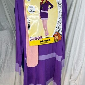 Halloween costumes: Purple Daphne Costume
